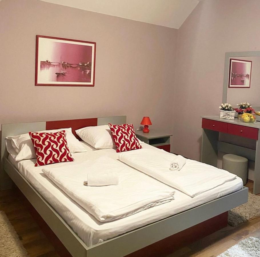 Guest House Aleksandra باغينا باستا المظهر الخارجي الصورة